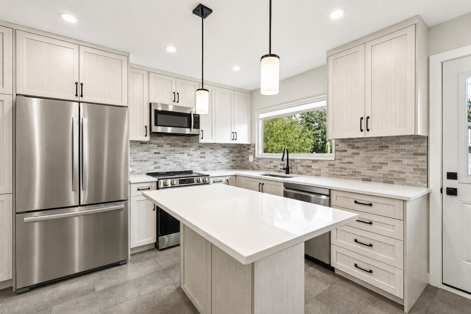 117 Chinook Drive SW
