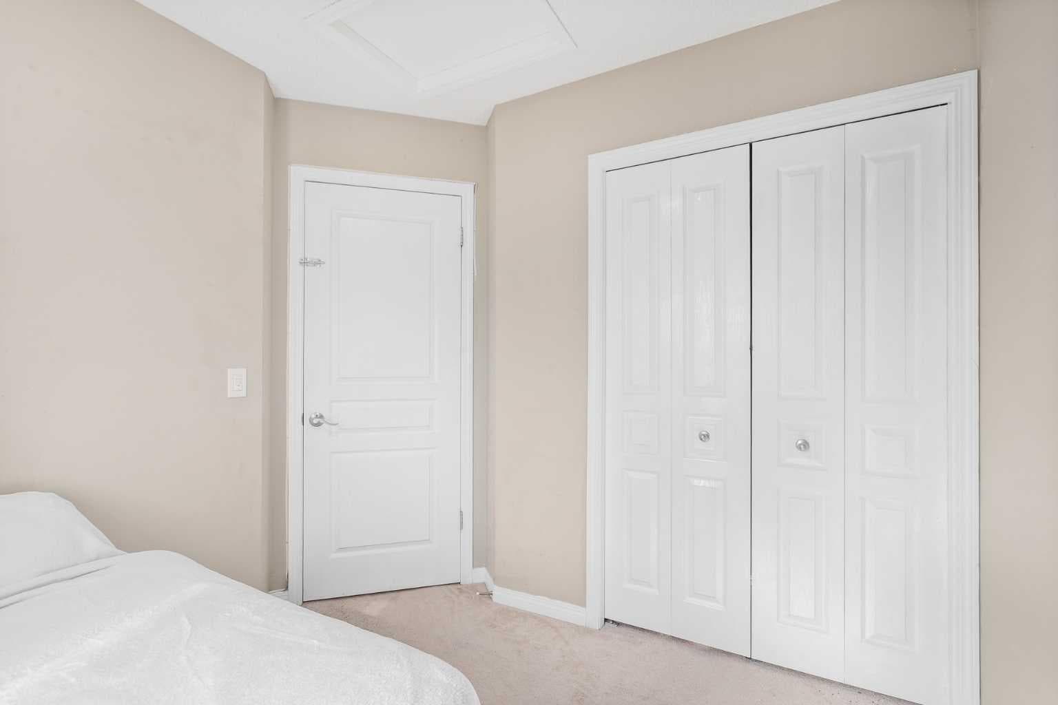 240 Elgin Meadows Gardens SE