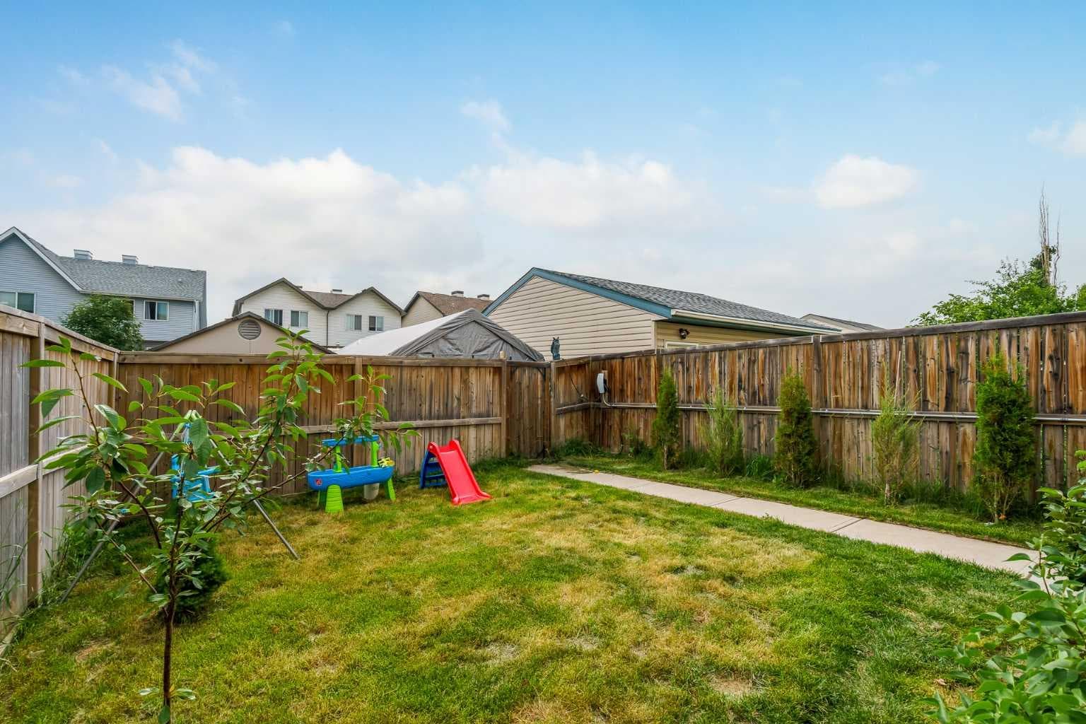 240 Elgin Meadows Gardens SE