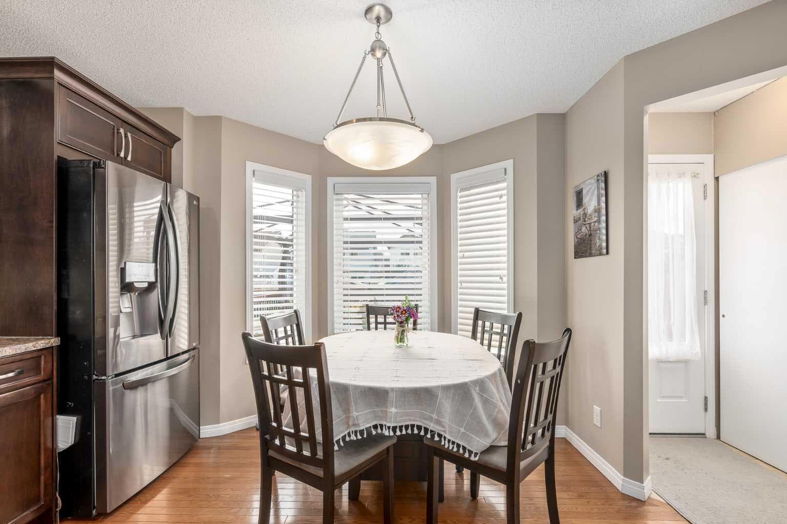 240 Elgin Meadows Gardens SE
