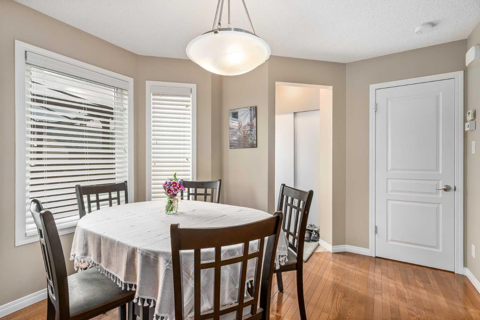 240 Elgin Meadows Gardens SE