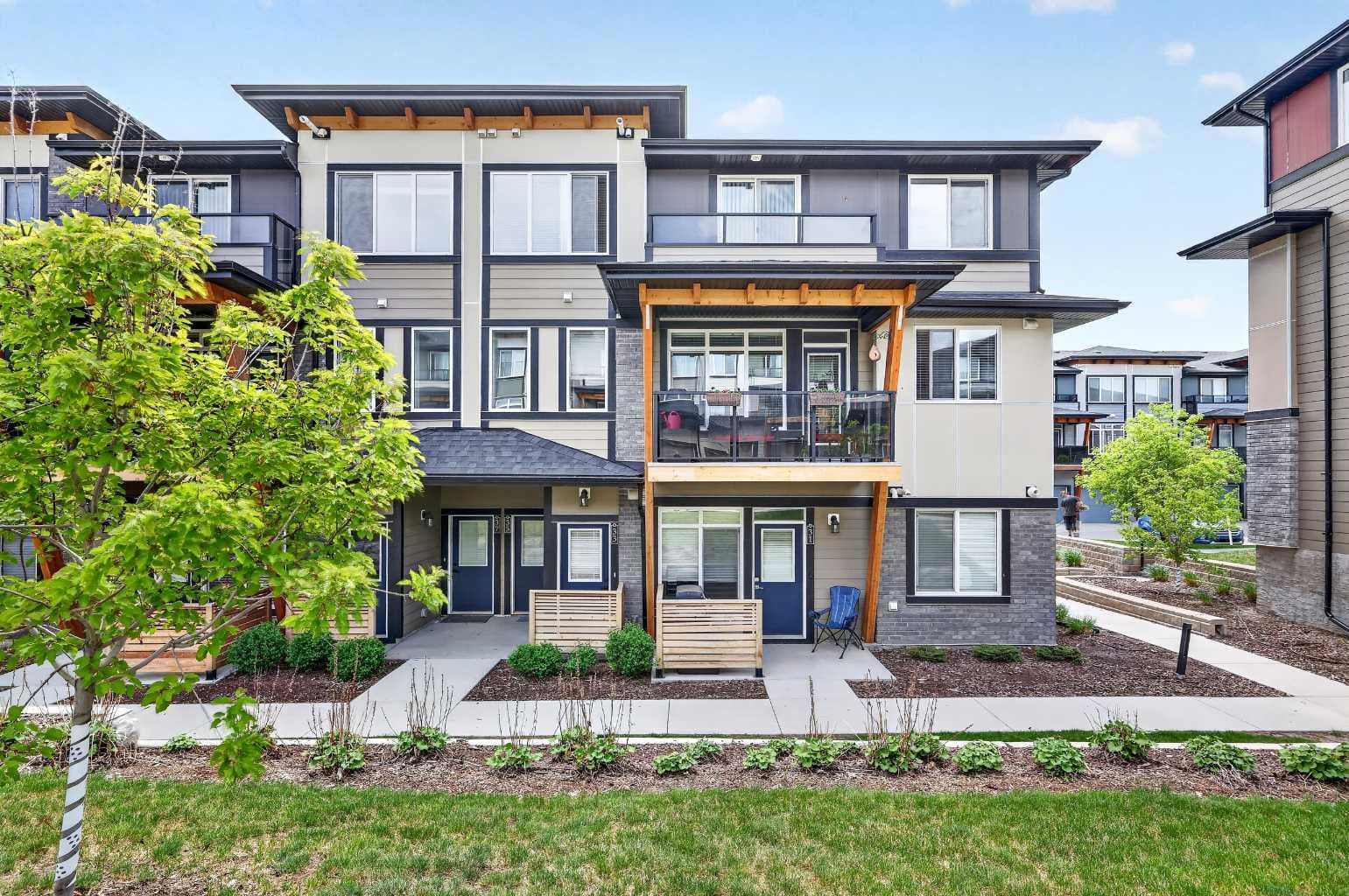 33, 230 Seton Passage SE