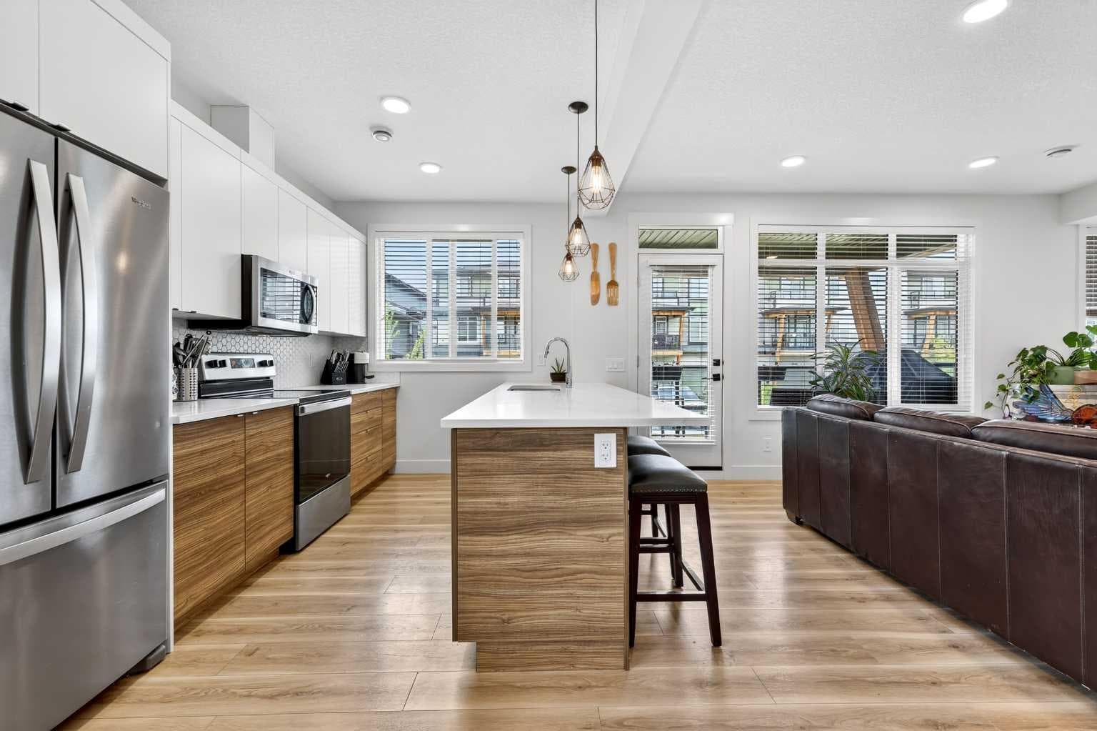 33, 230 Seton Passage SE