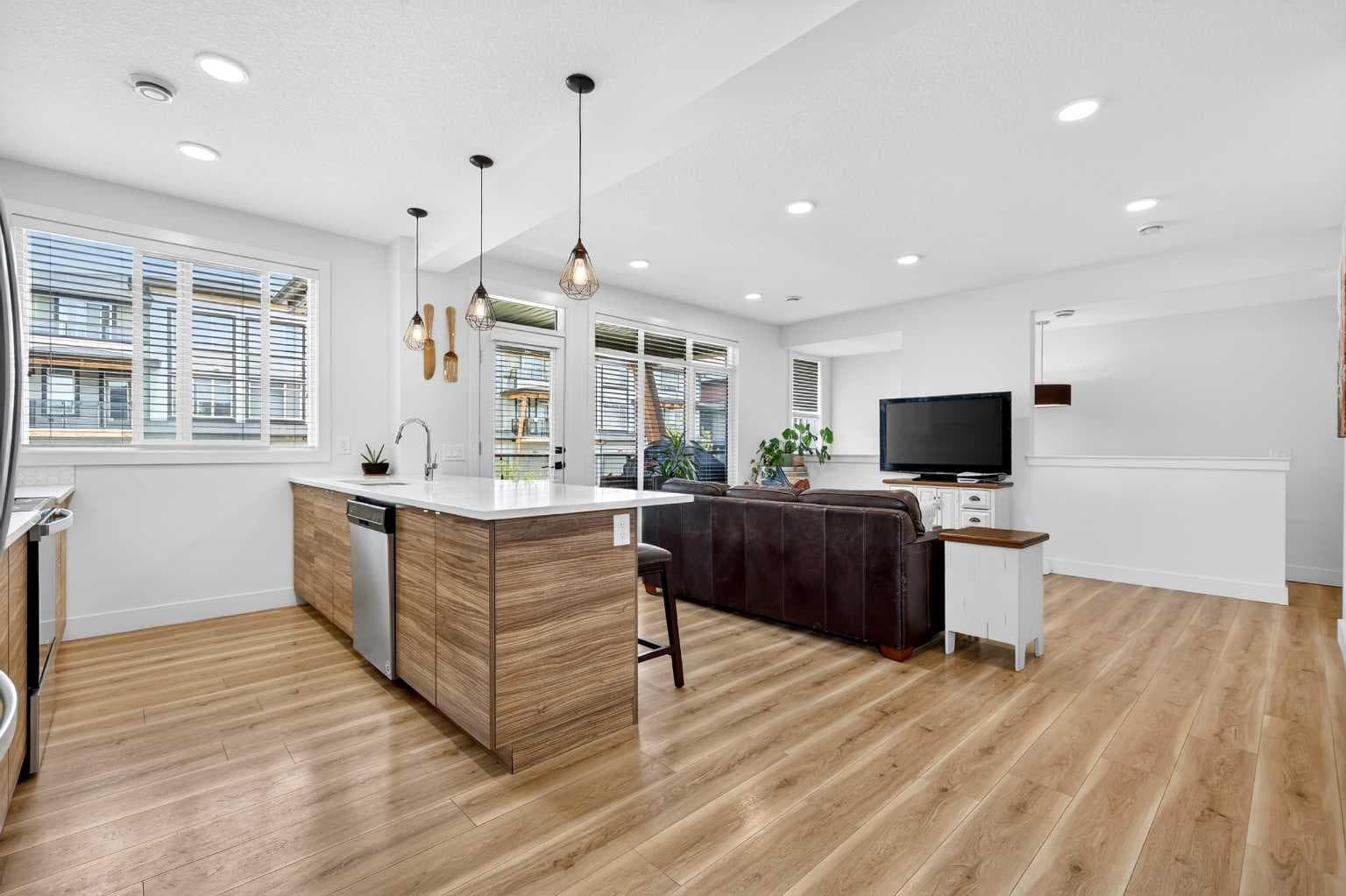 33, 230 Seton Passage SE