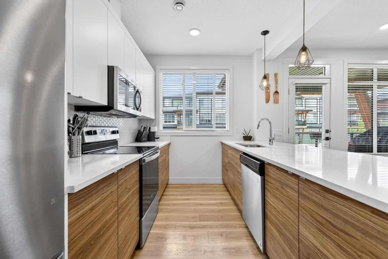 33, 230 Seton Passage SE