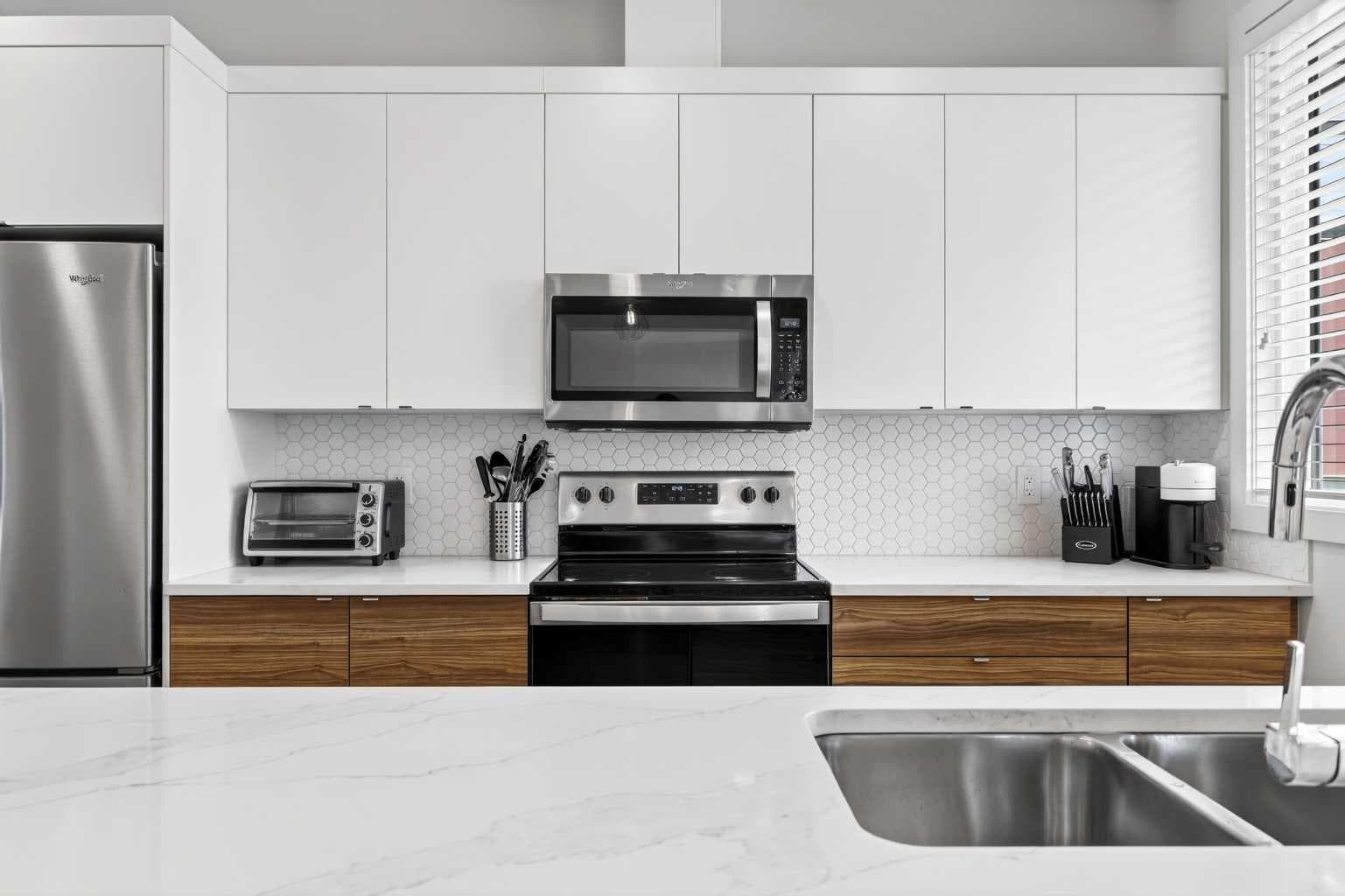 33, 230 Seton Passage SE