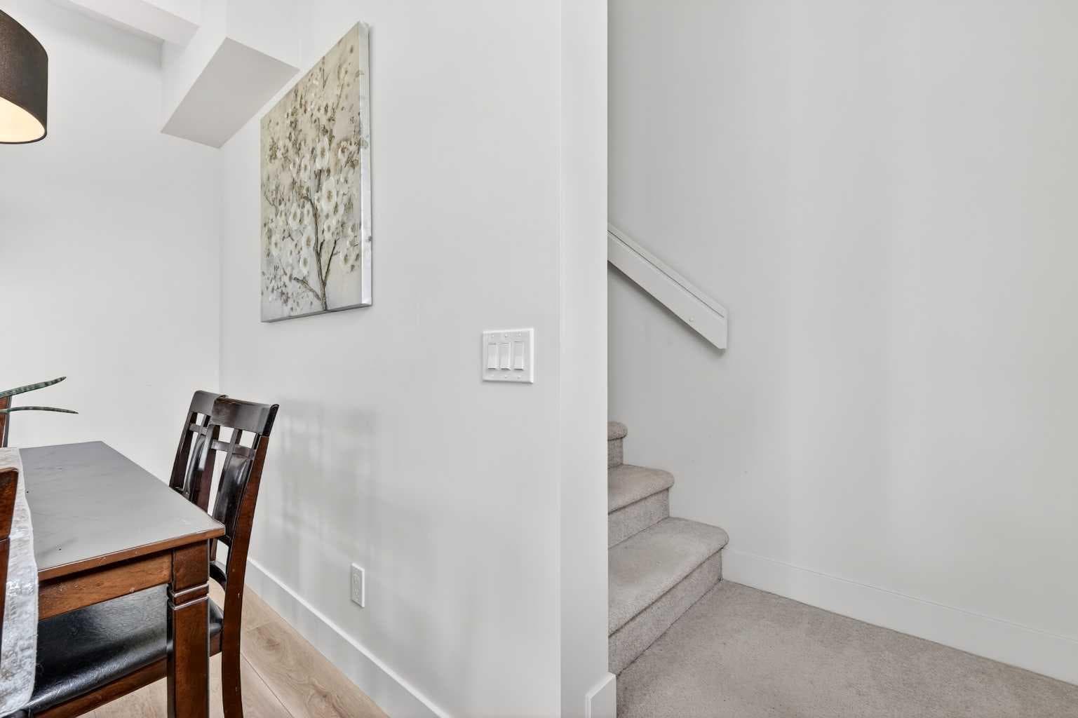 33, 230 Seton Passage SE