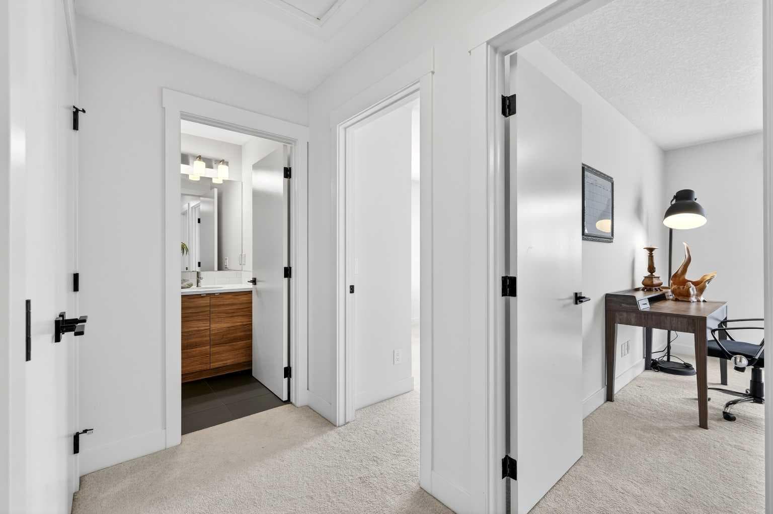 33, 230 Seton Passage SE