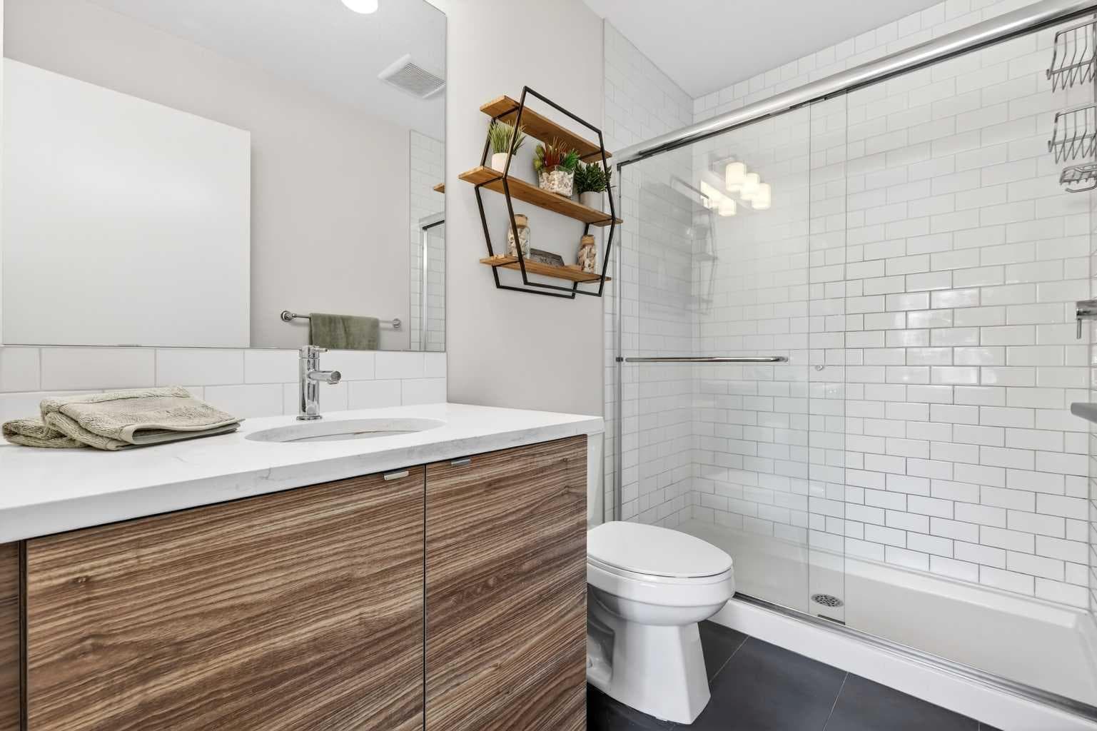 33, 230 Seton Passage SE
