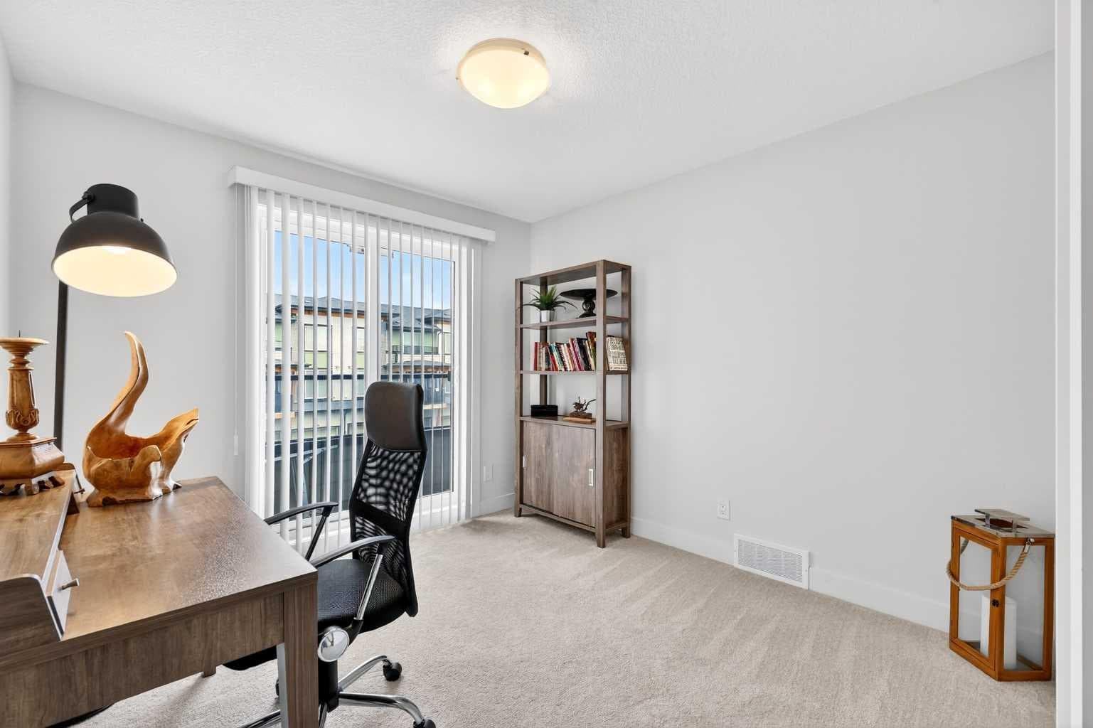 33, 230 Seton Passage SE