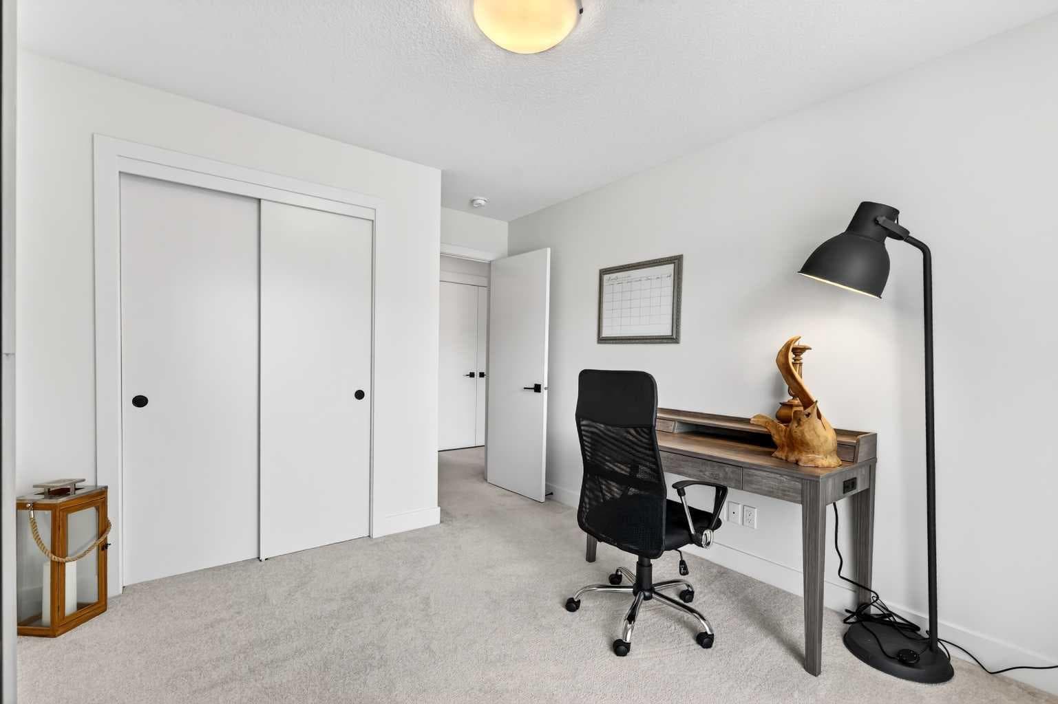 33, 230 Seton Passage SE