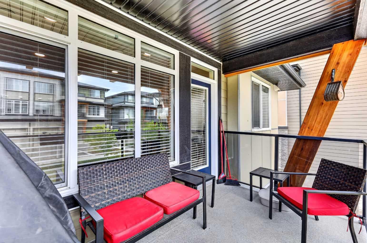 33, 230 Seton Passage SE