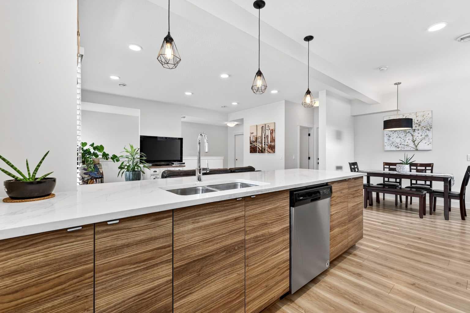 33, 230 Seton Passage SE