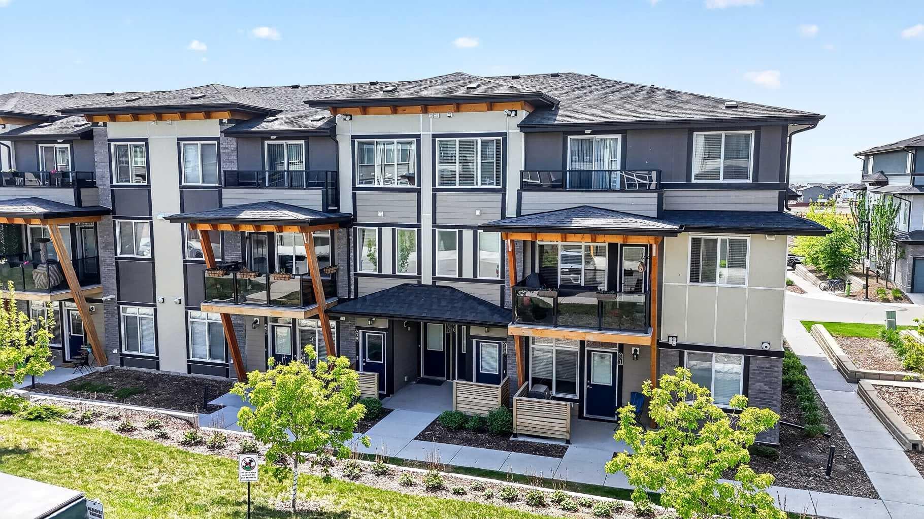 33, 230 Seton Passage SE