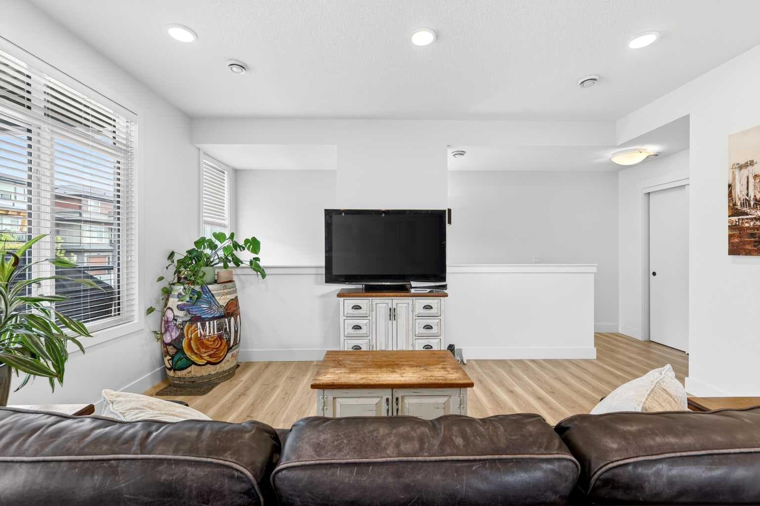 33, 230 Seton Passage SE