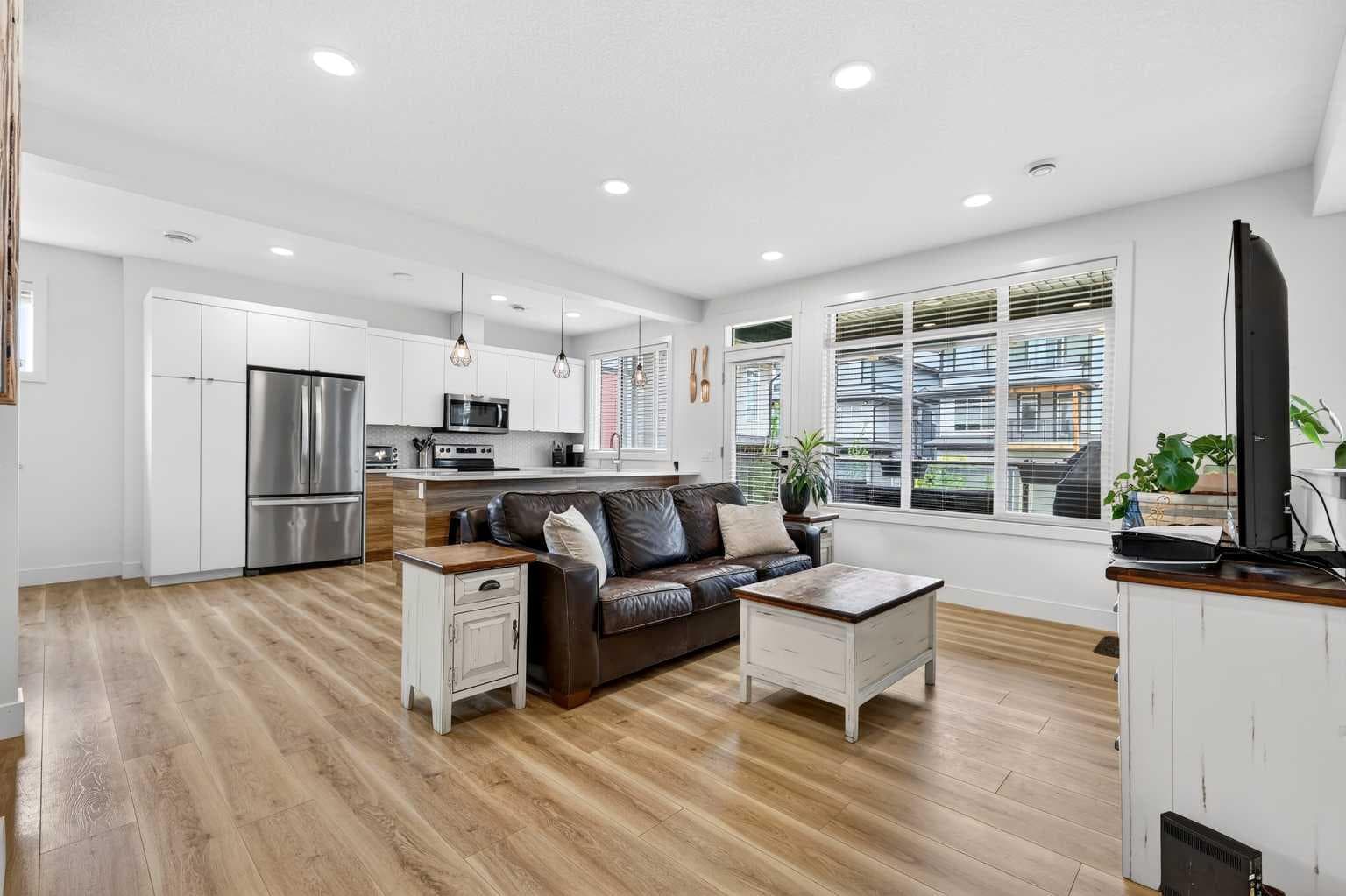 33, 230 Seton Passage SE