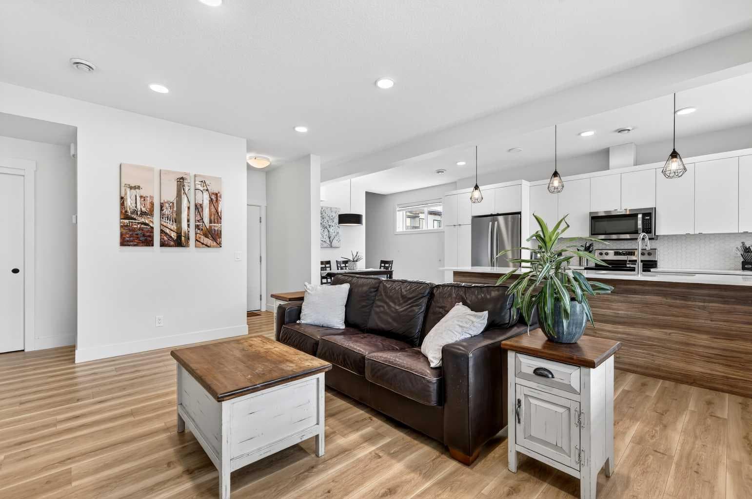 33, 230 Seton Passage SE