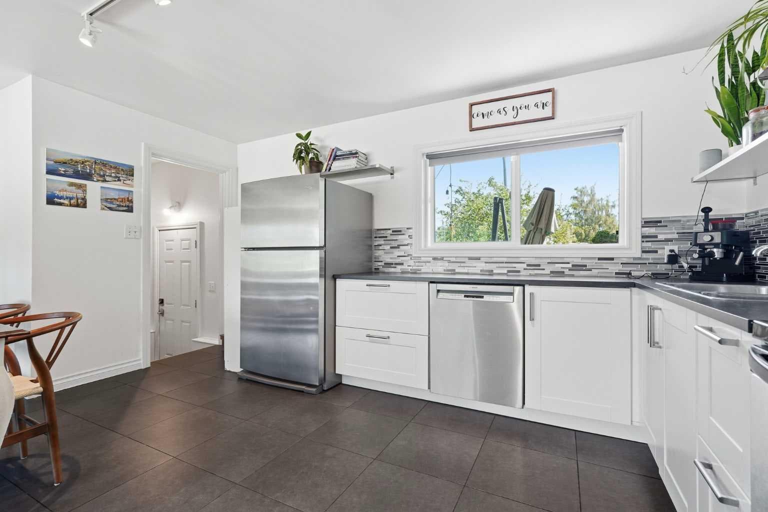 96 Waterloo Drive SW