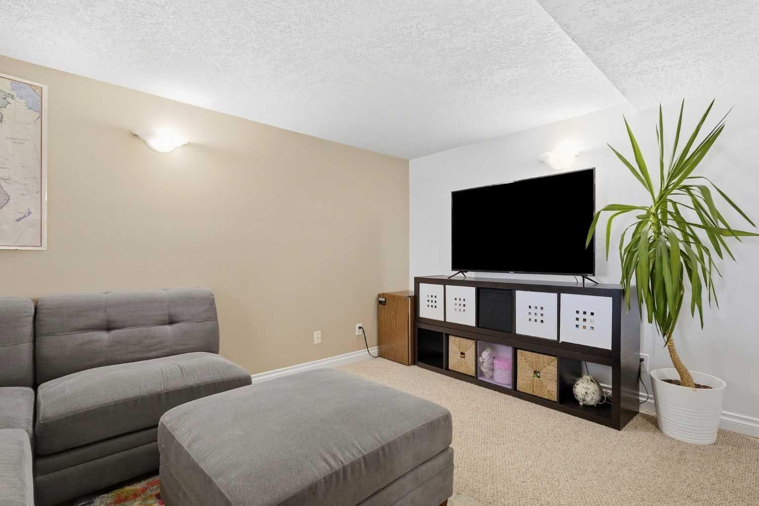 96 Waterloo Drive SW