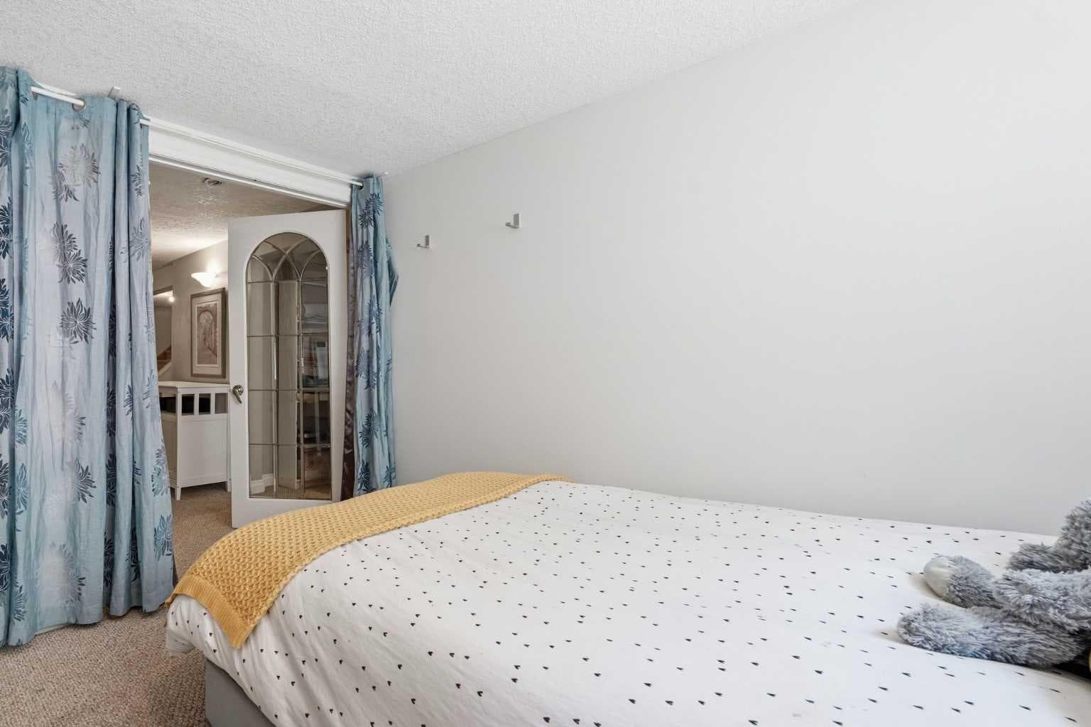96 Waterloo Drive SW