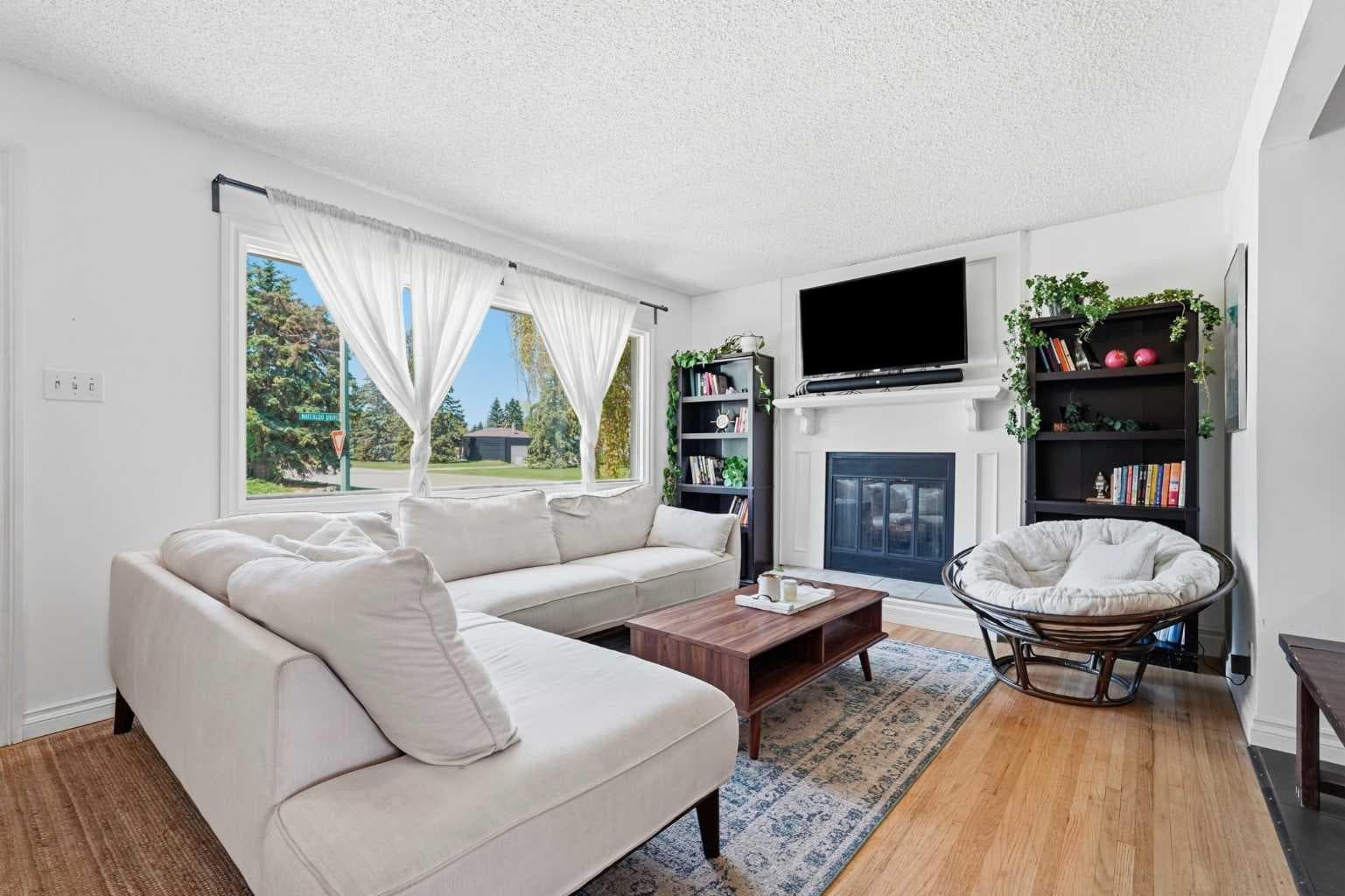 96 Waterloo Drive SW