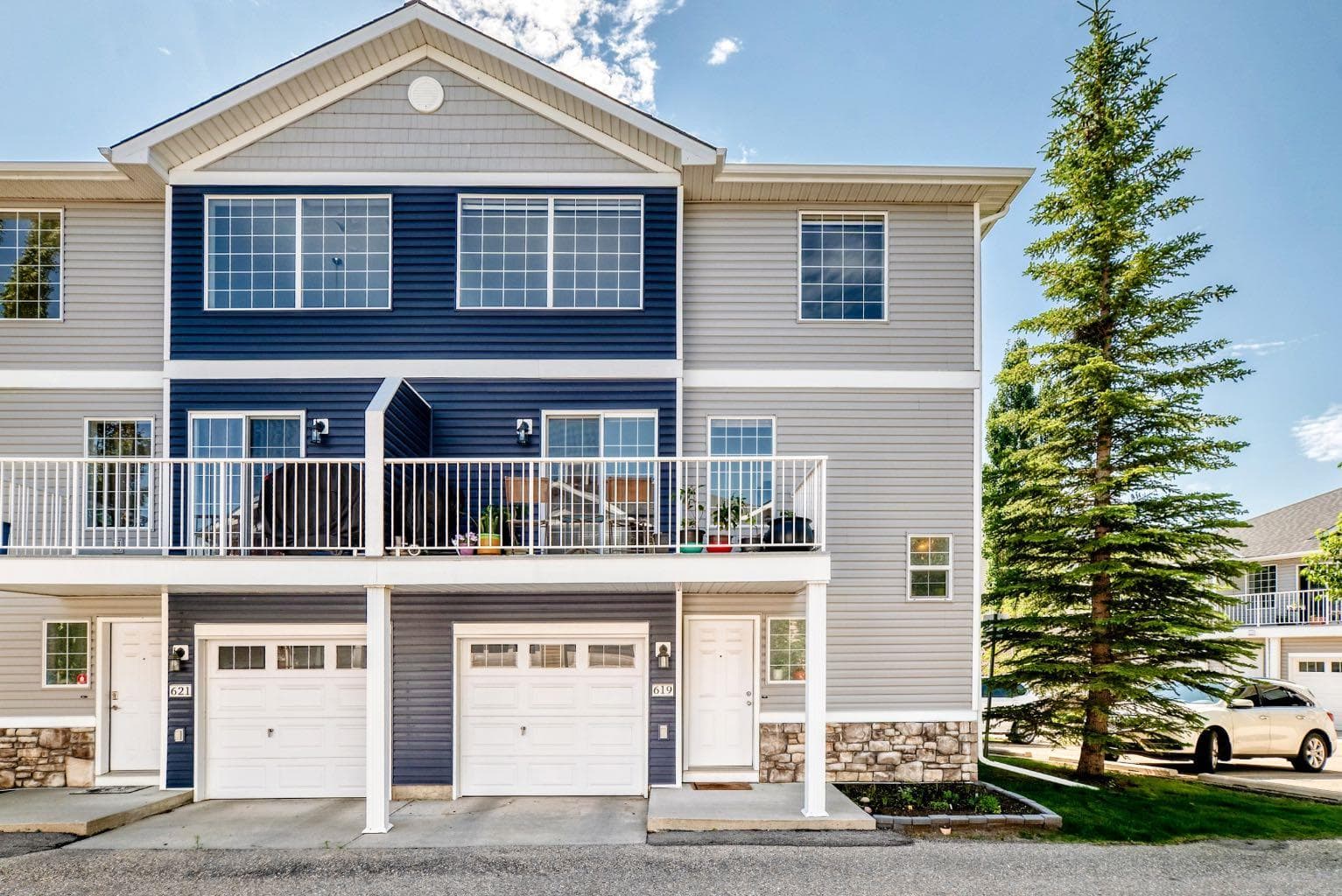 619 Country Village Cape NE