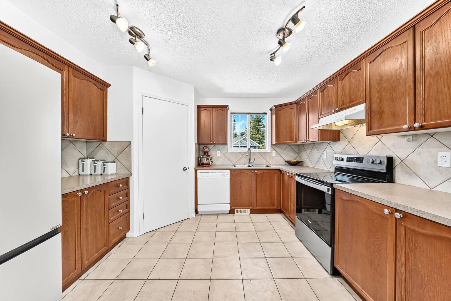619 Country Village Cape NE