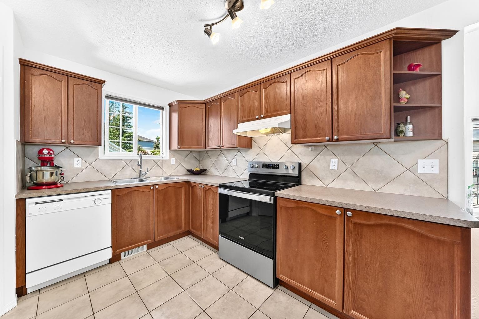 619 Country Village Cape NE