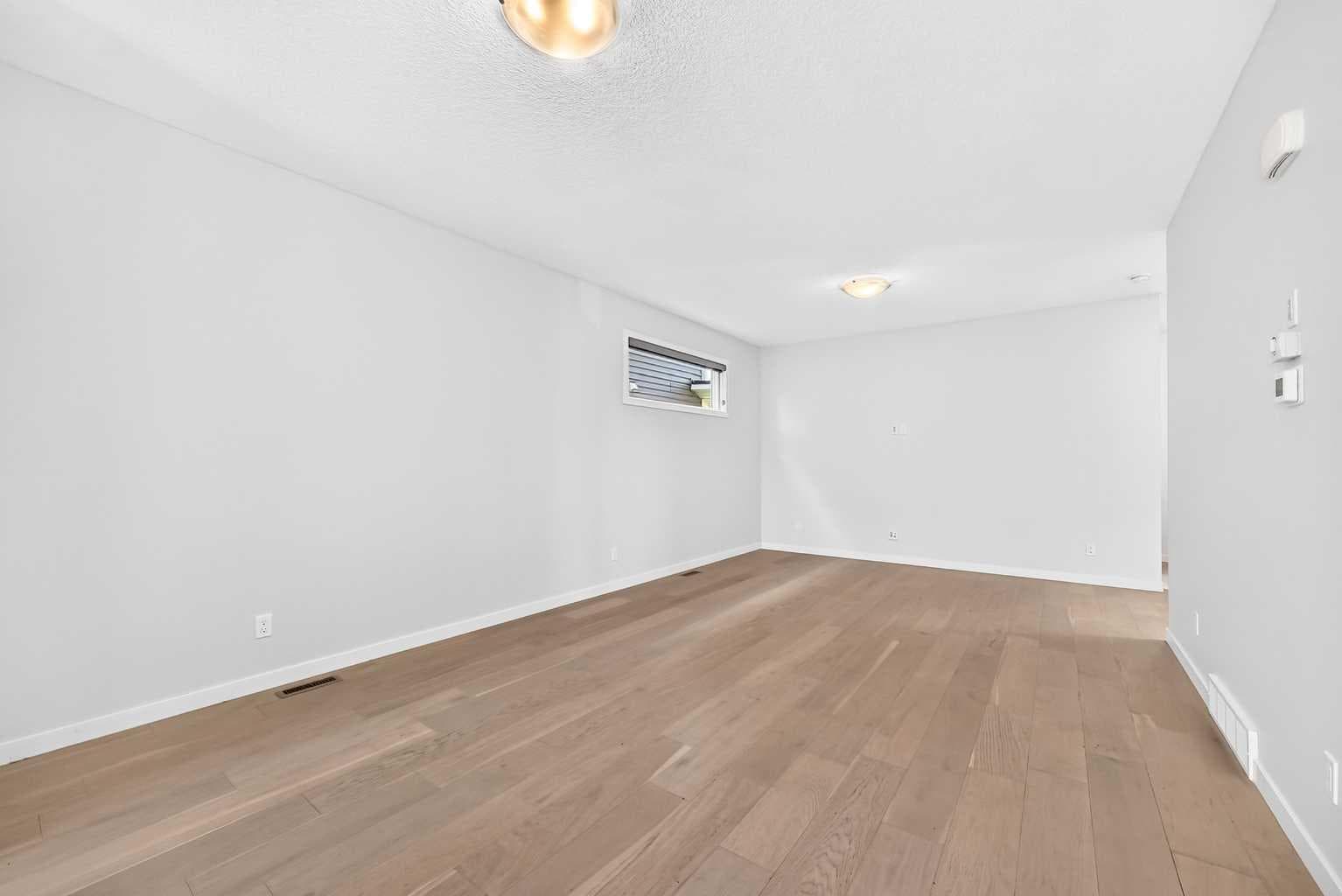 113 Midtown Close SW