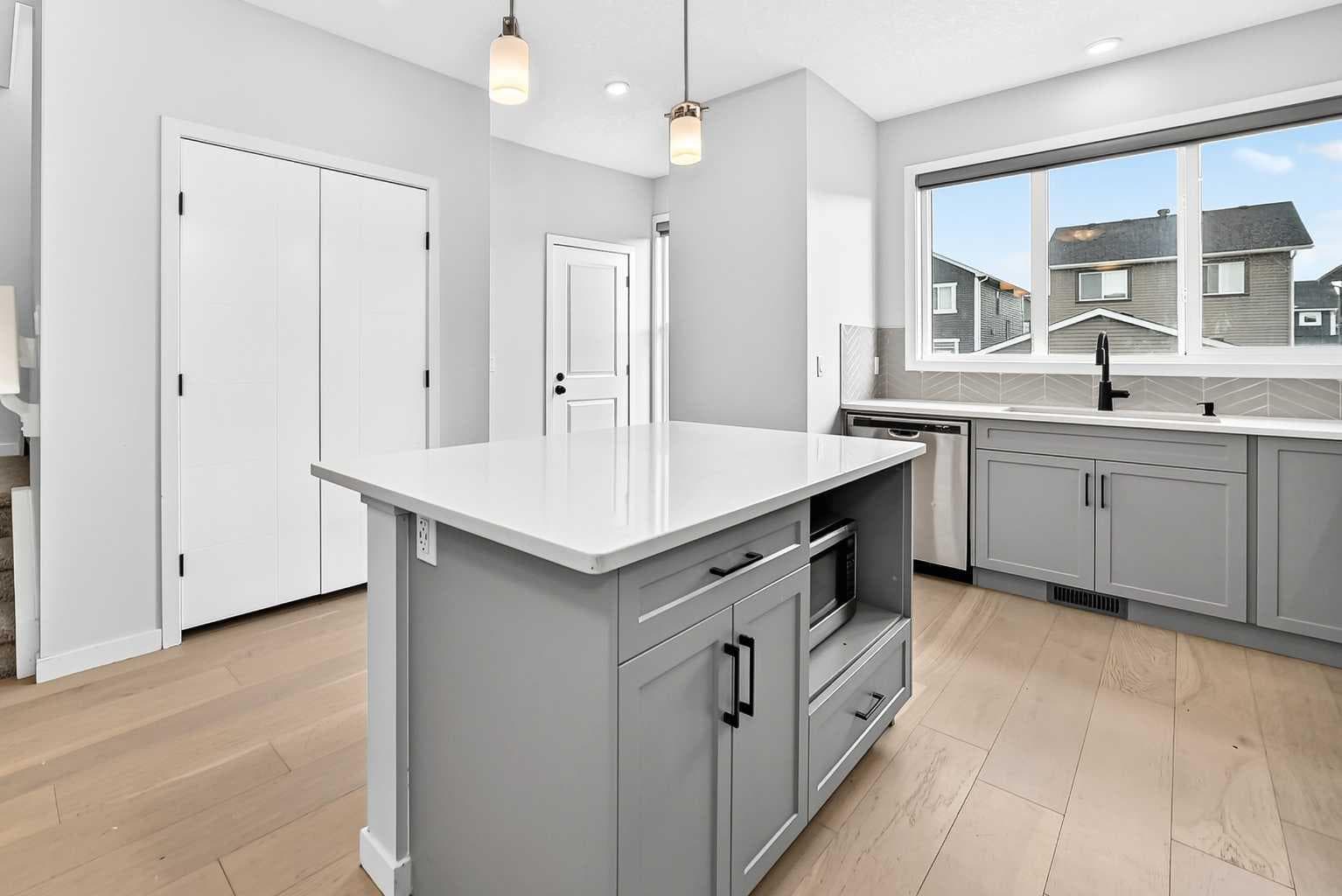 113 Midtown Close SW