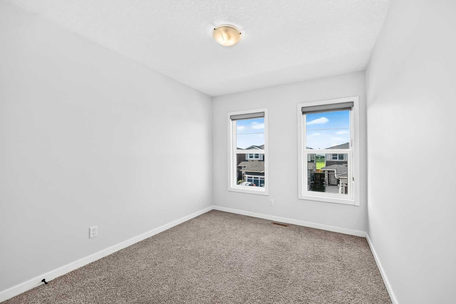 113 Midtown Close SW