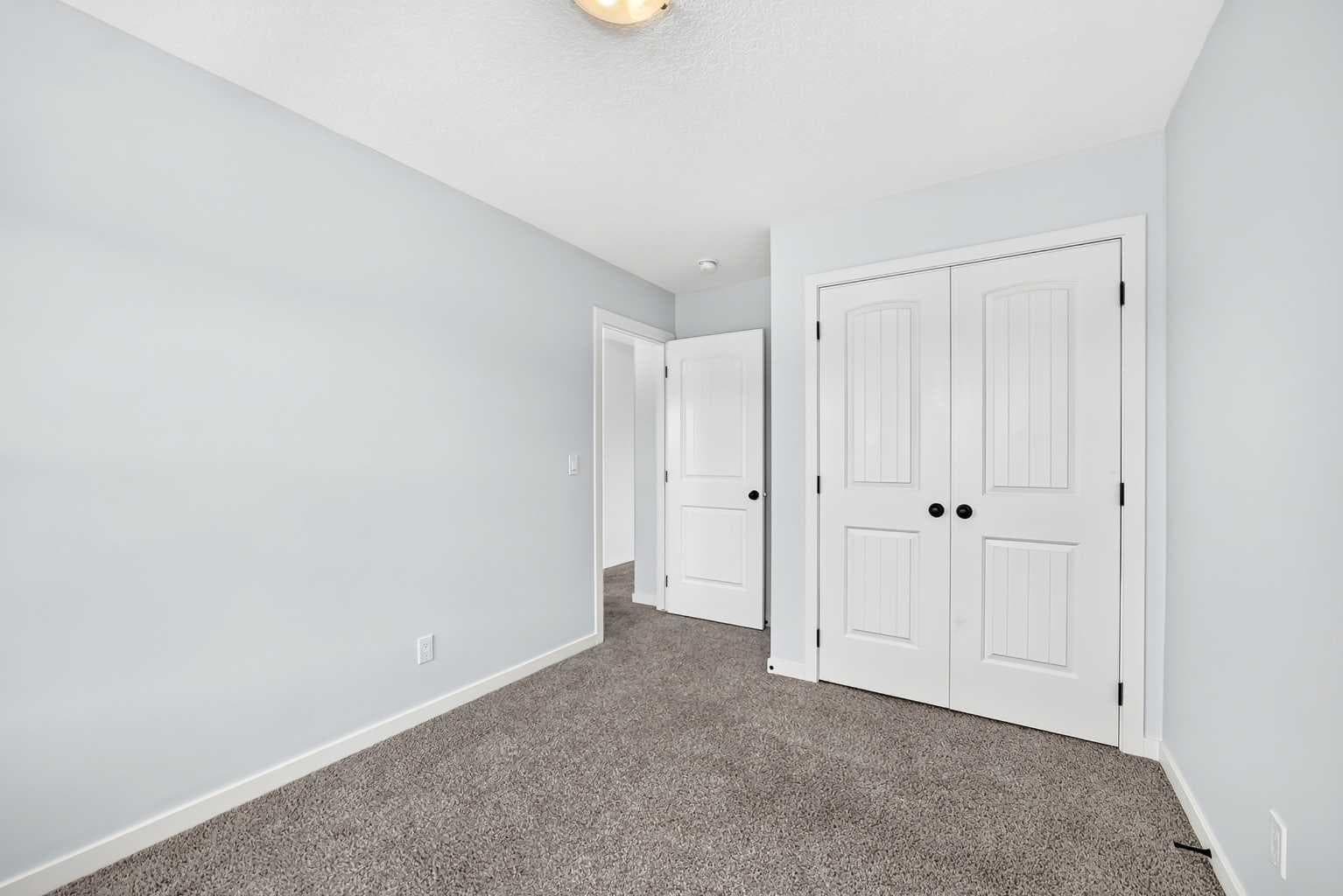 113 Midtown Close SW