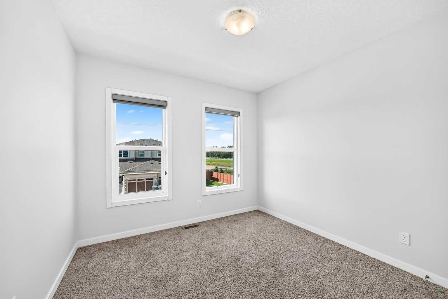 113 Midtown Close SW