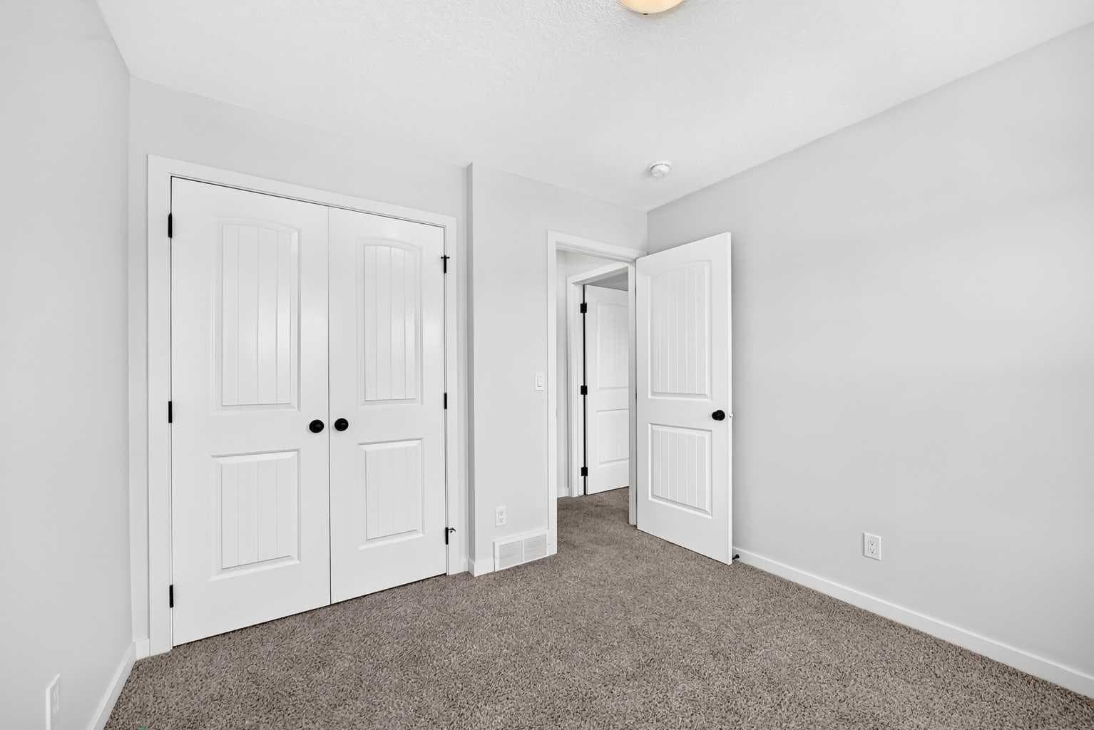 113 Midtown Close SW