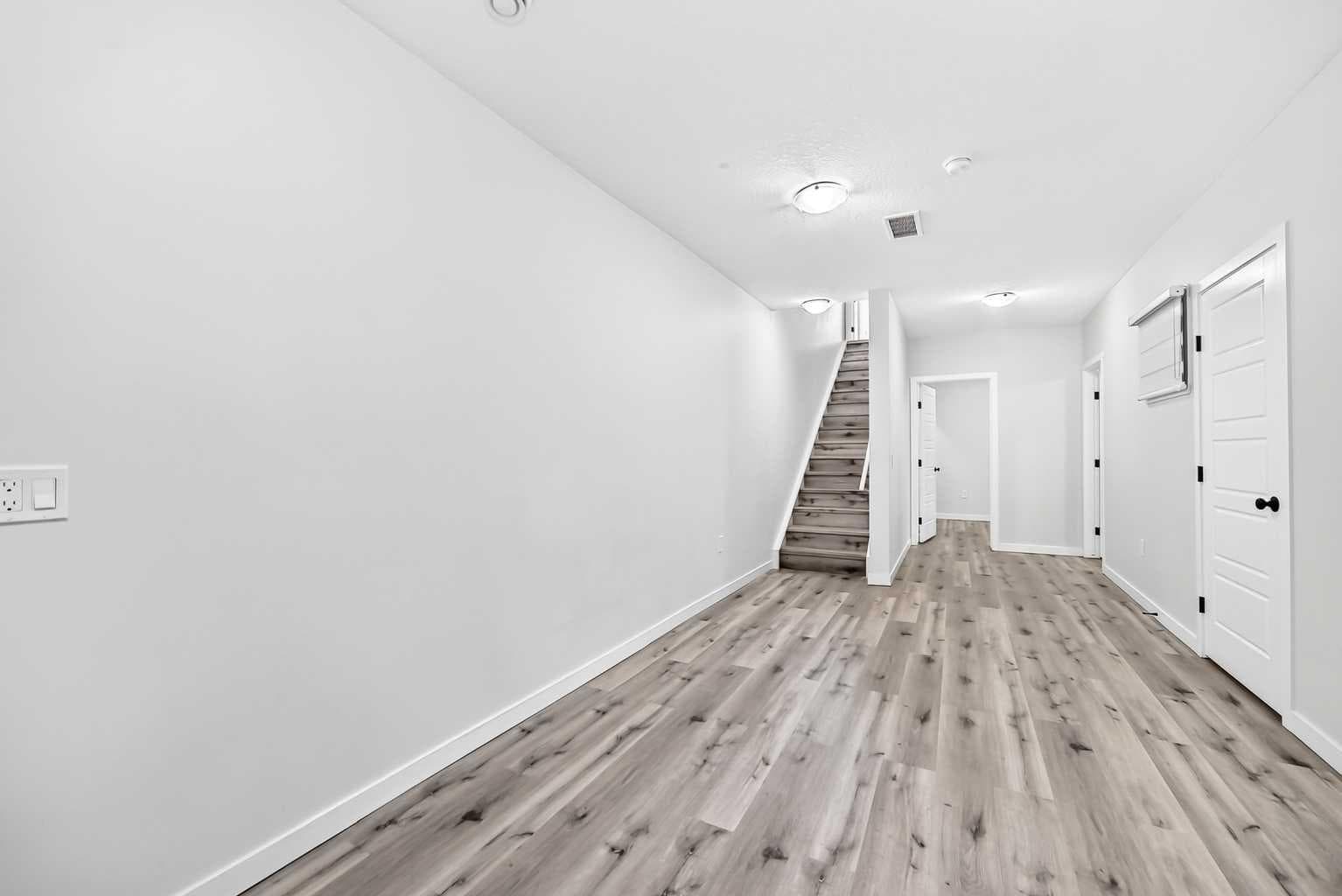 113 Midtown Close SW