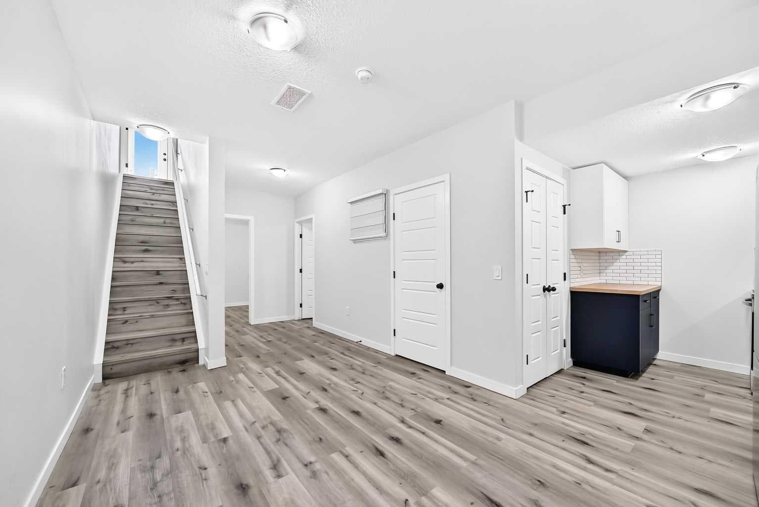 113 Midtown Close SW