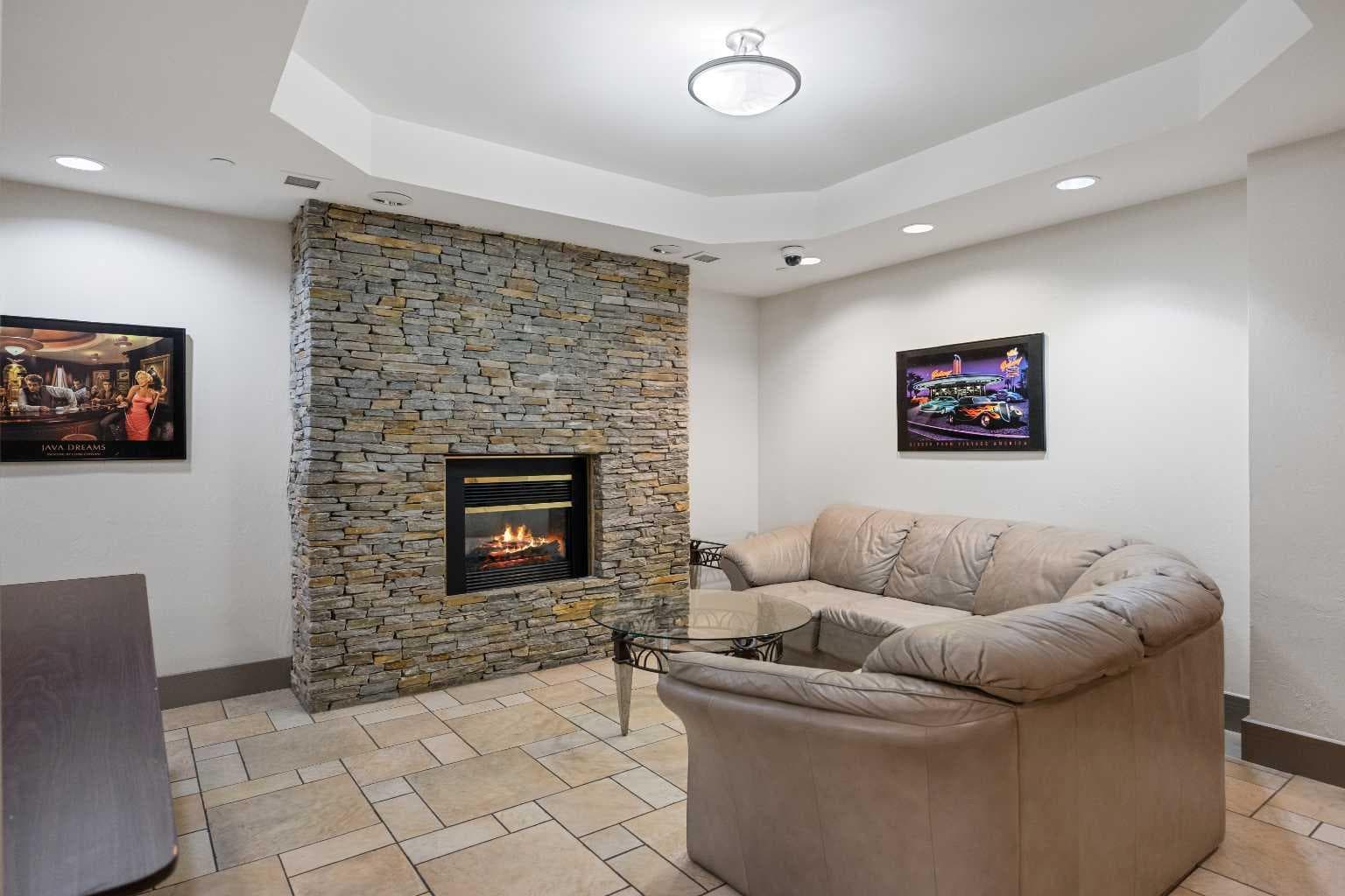 204, 4603 Varsity Drive NW