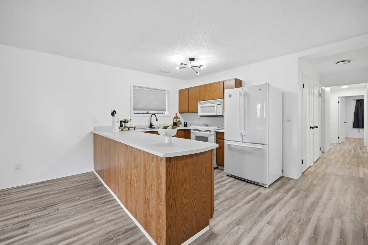 1004 Mckinnon Drive NE