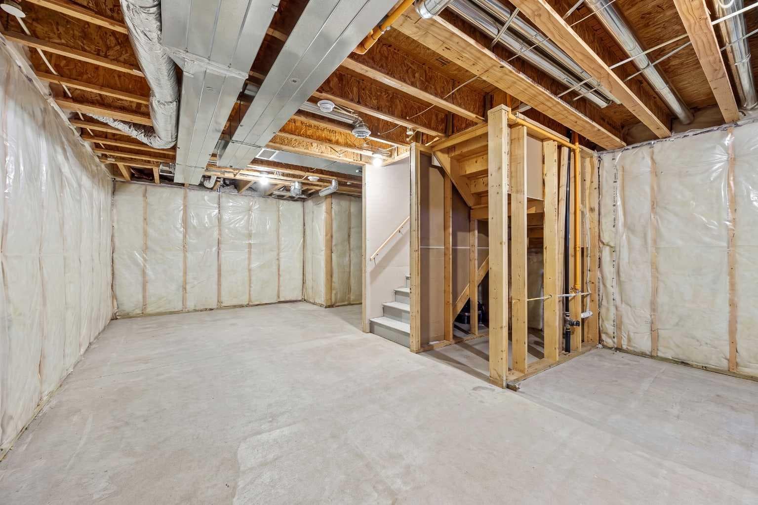 38 Howse Row N