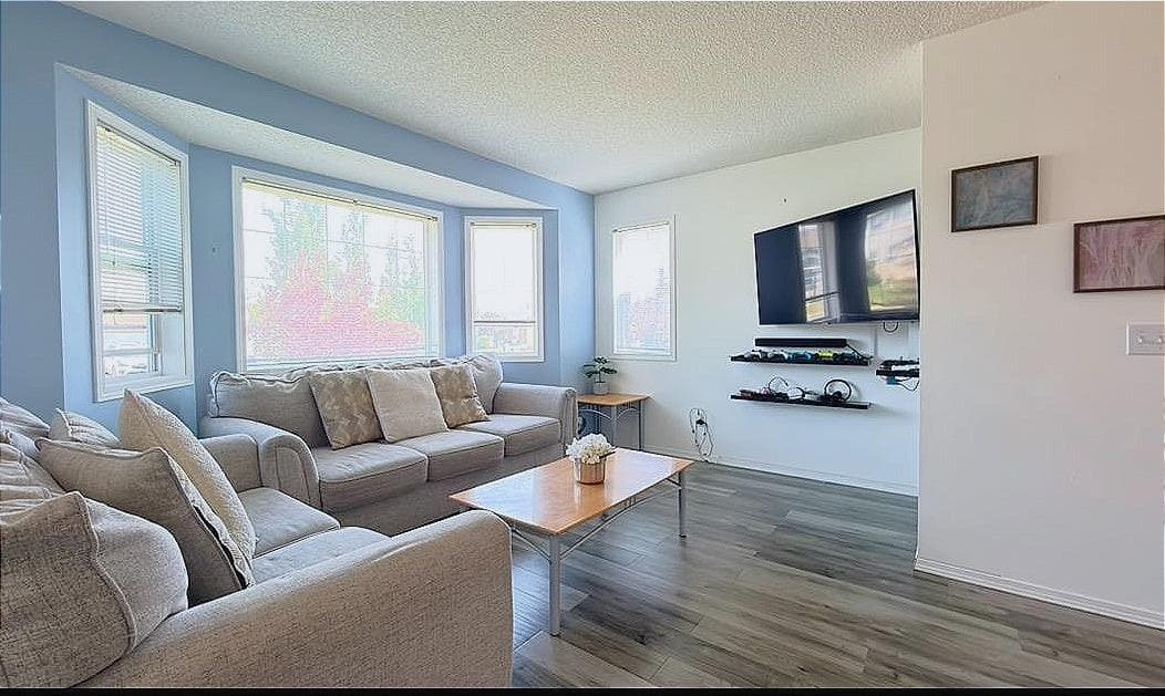 16 Canoe Close SW