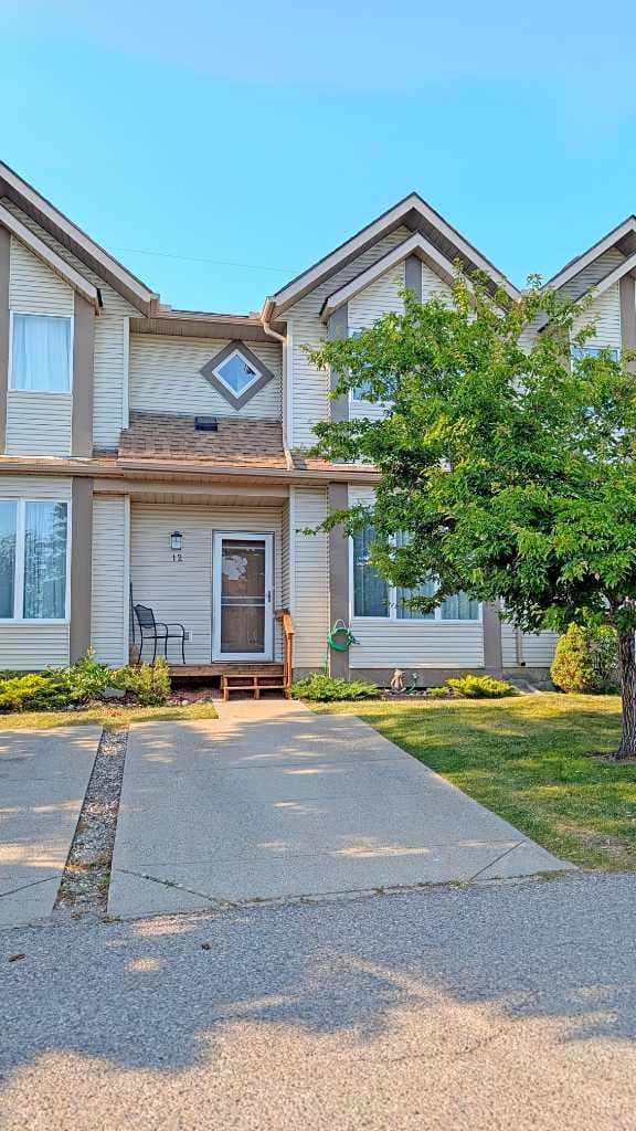 12 Shawbrooke Court SW