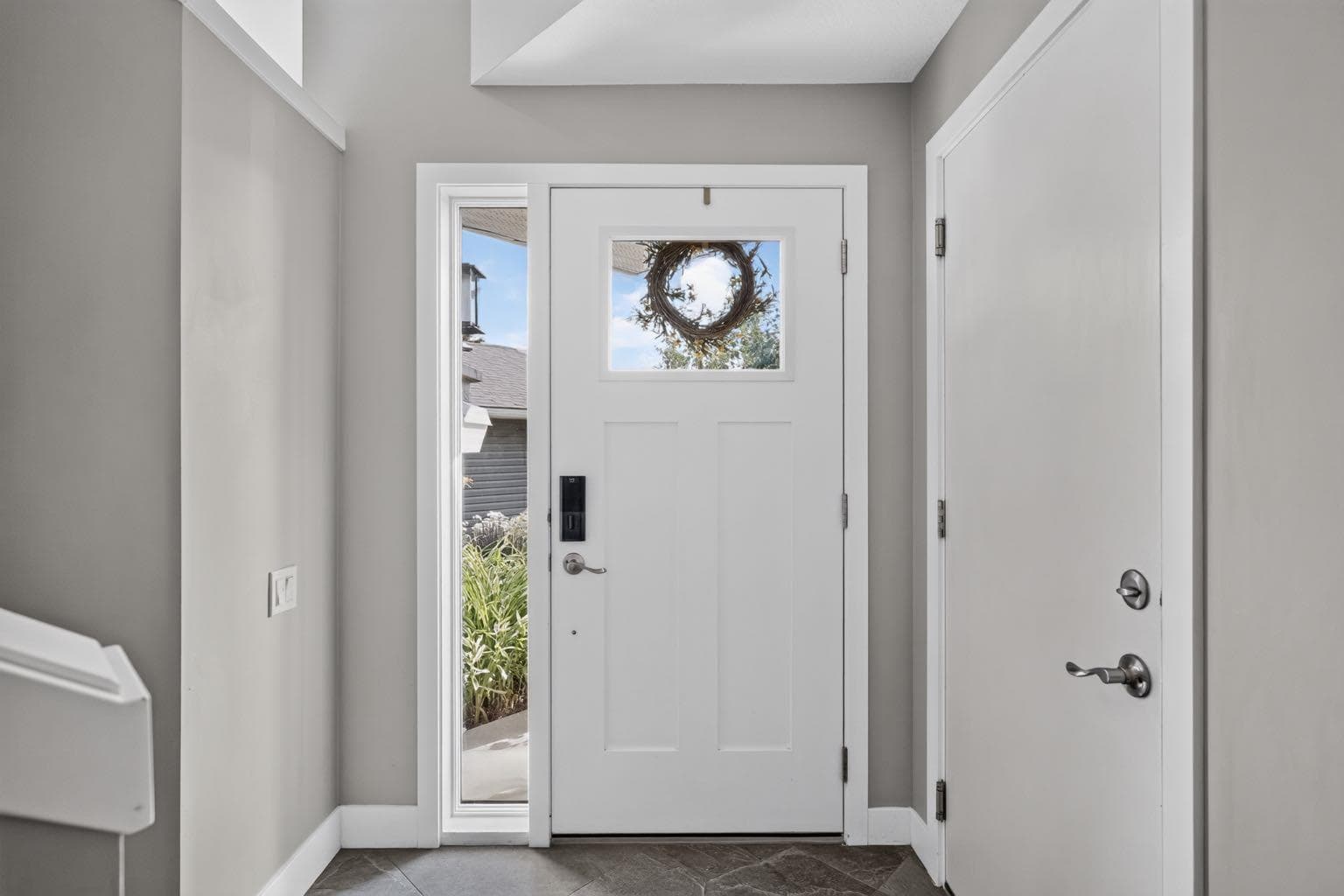 107 Edgevalley Close NW