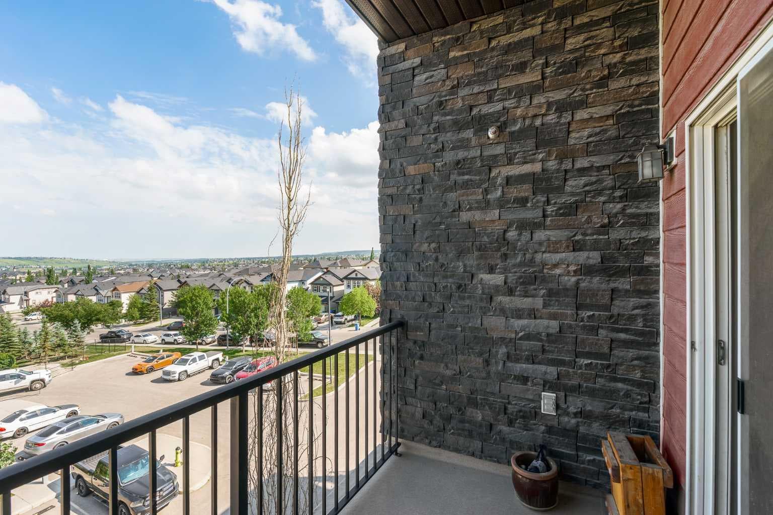 404, 195 Kincora Glen Road NW