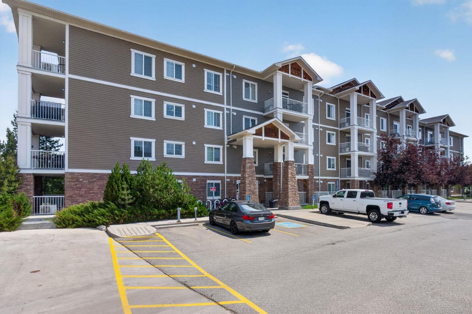 204, 406 Cranberry Park SE