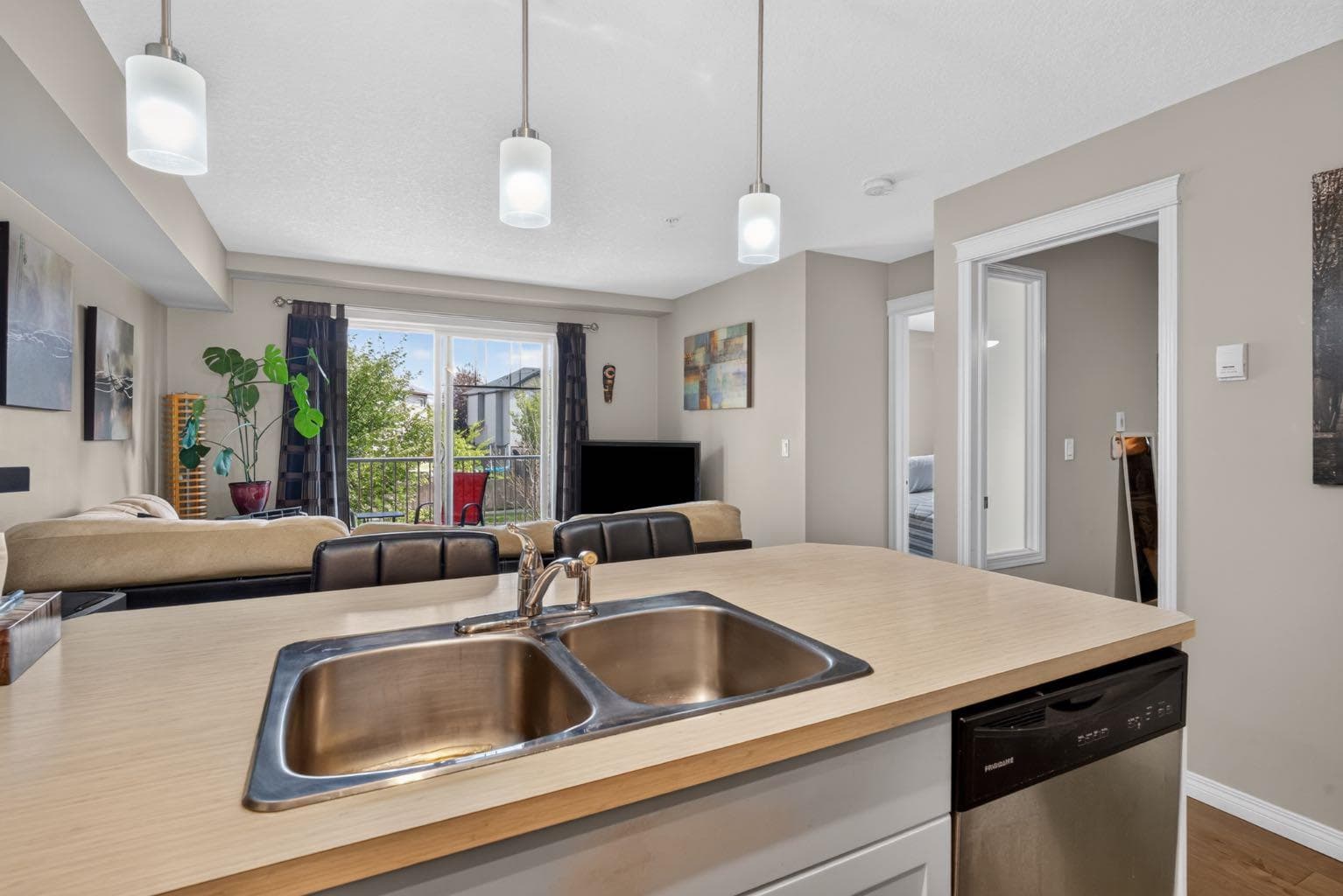 204, 406 Cranberry Park SE
