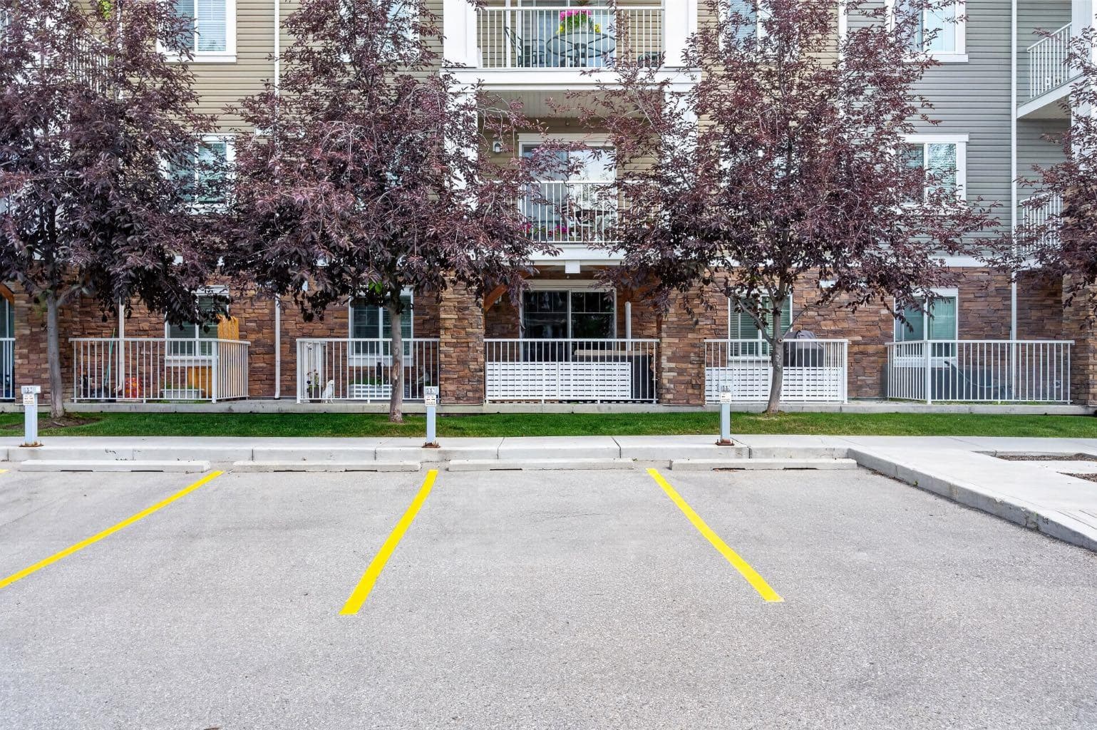 204, 406 Cranberry Park SE