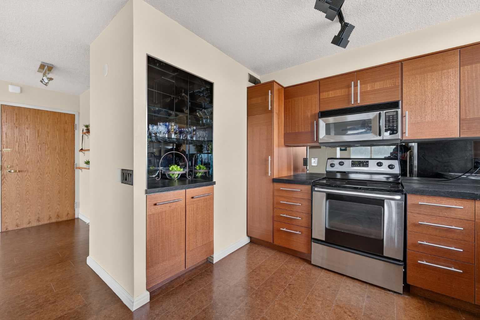 1607, 145 Point Drive NW