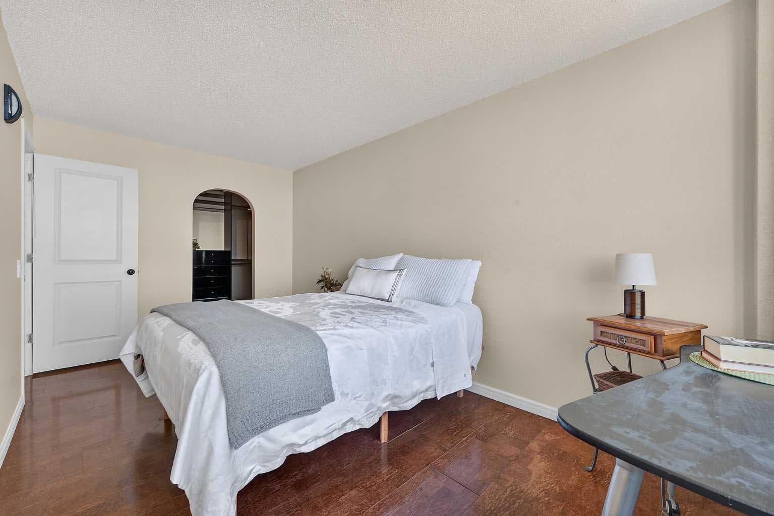 1607, 145 Point Drive NW