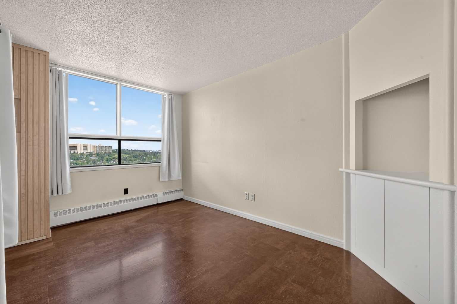 1607, 145 Point Drive NW