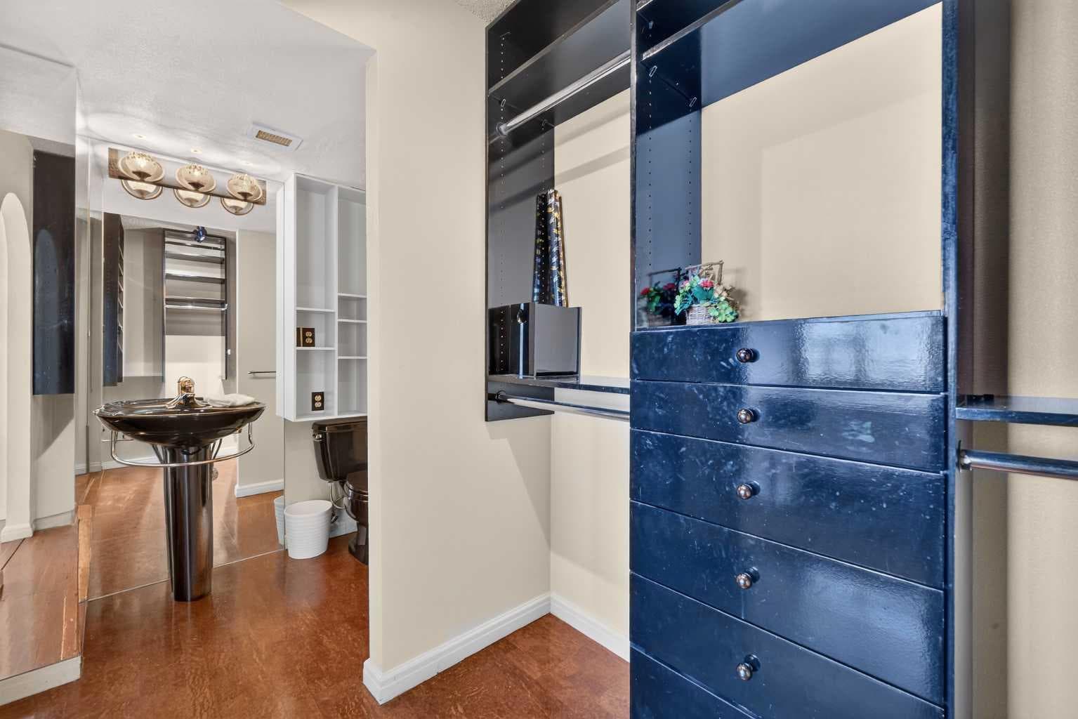 1607, 145 Point Drive NW